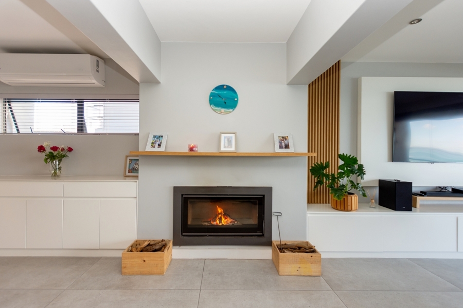7 Bedroom Property for Sale in Calypso Beach Western Cape